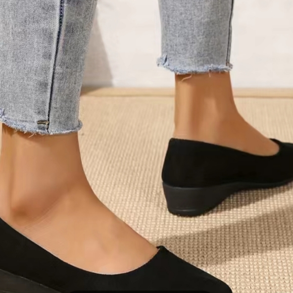 Black Flats size 9 - Picture 4 of 4